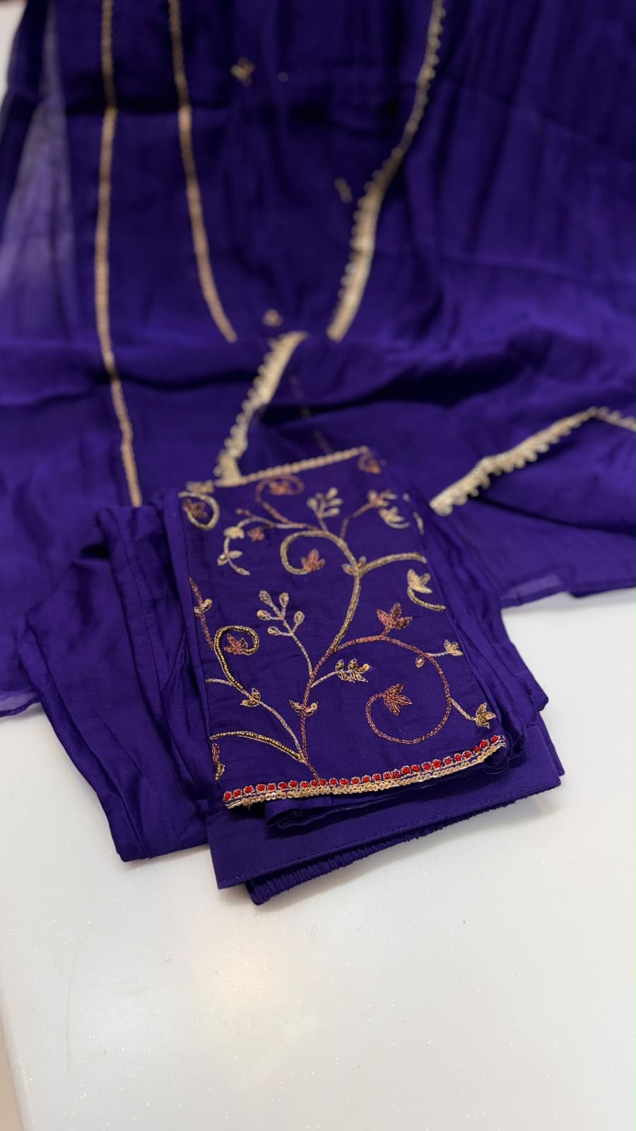 The Art of Opulence – Super Luxury Mul Chanderi Suit Set ⭐