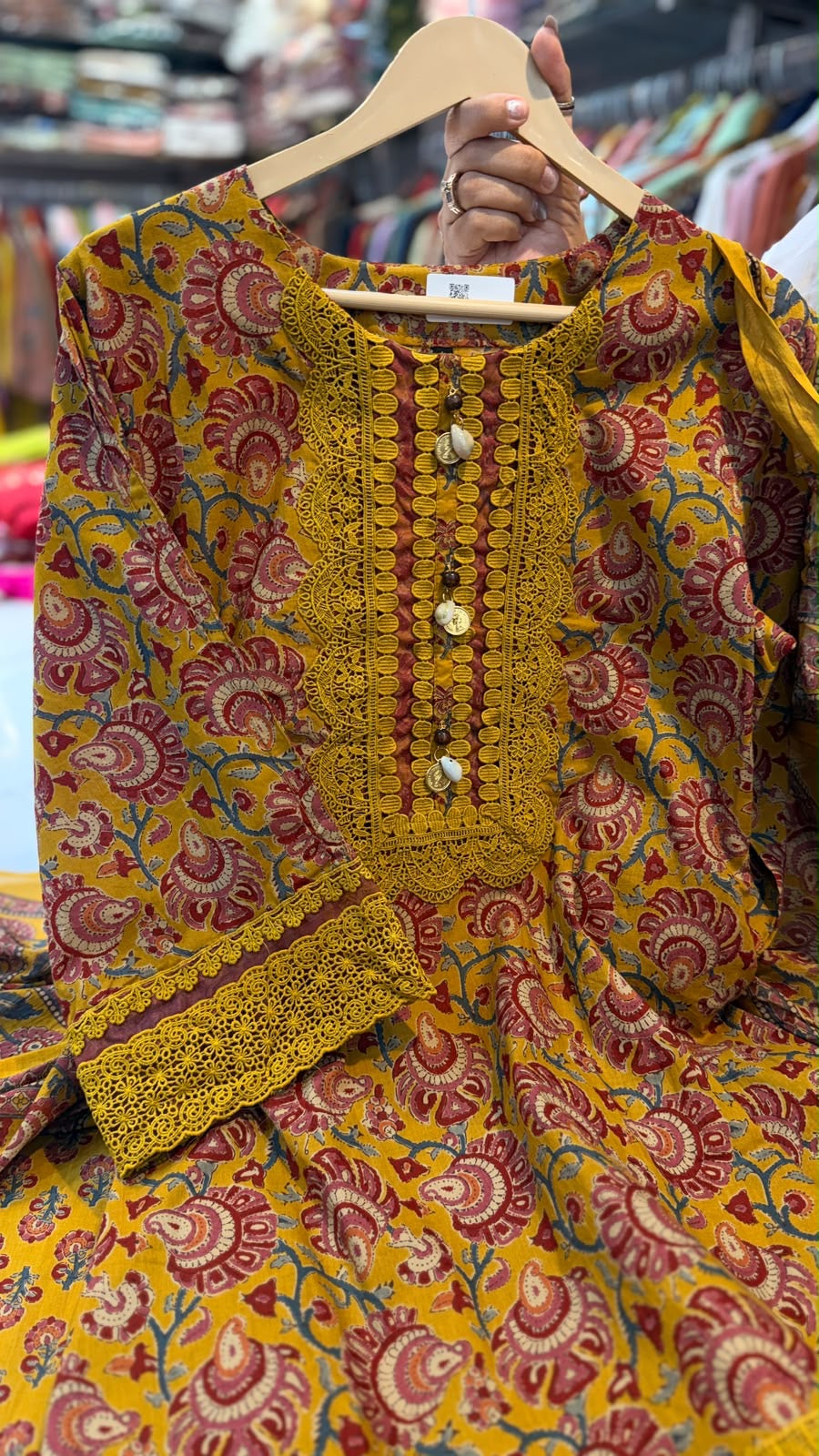 Framed in Lace – Karachi Tales in Faarsi Salwar