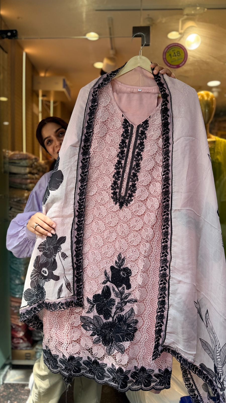 Nazaakat Noir ~ Karachi Luxe