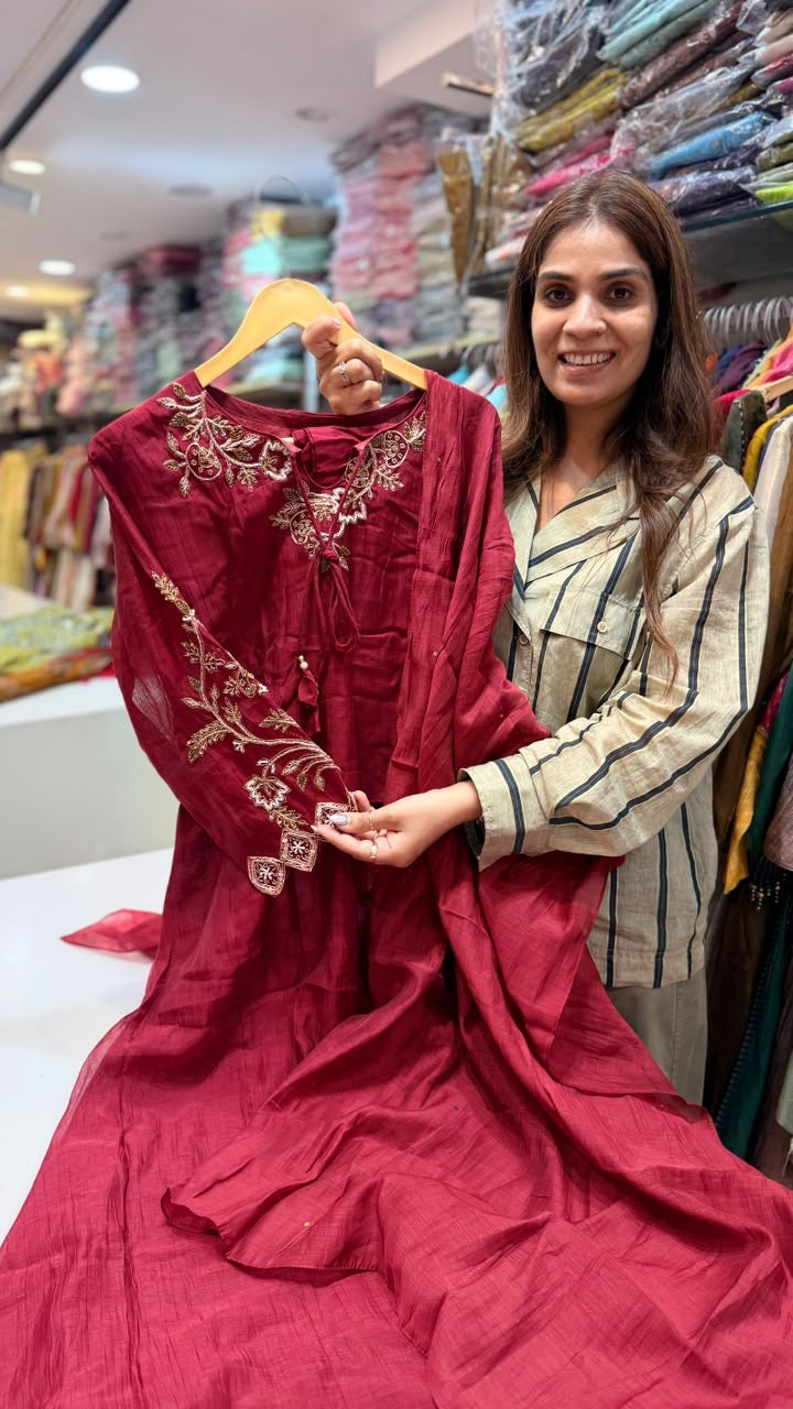 Goldwork in Motion – Mul Chanderi Suit Set