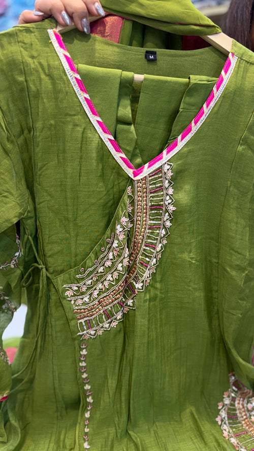 The Curve of Detail – Mul Chanderi Suit Set