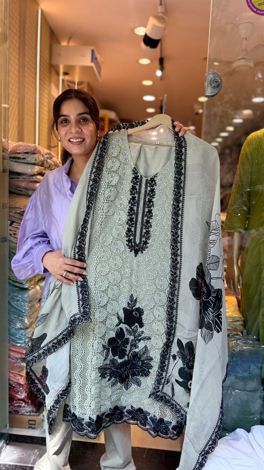 Nazaakat Noir ~ Karachi Luxe