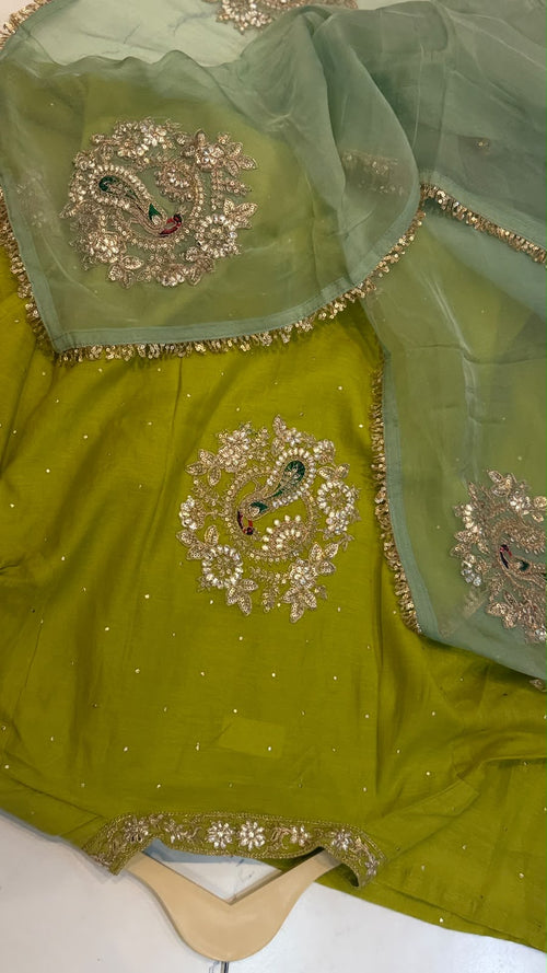 The Peacock Counterpoint – Mul Chanderi Suit Set