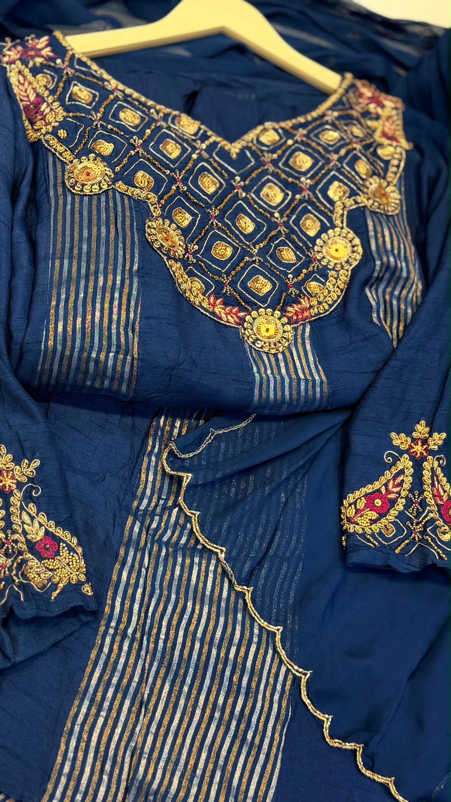 Navy Gold Matrix – Russian Silk with a pinch of lurex