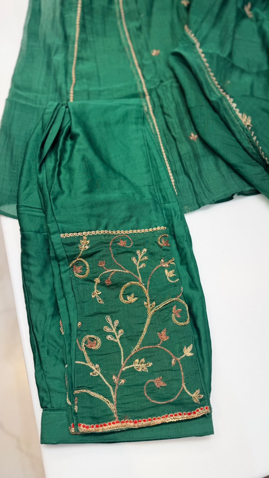 The Art of Opulence – Super Luxury Mul Chanderi Suit Set ⭐