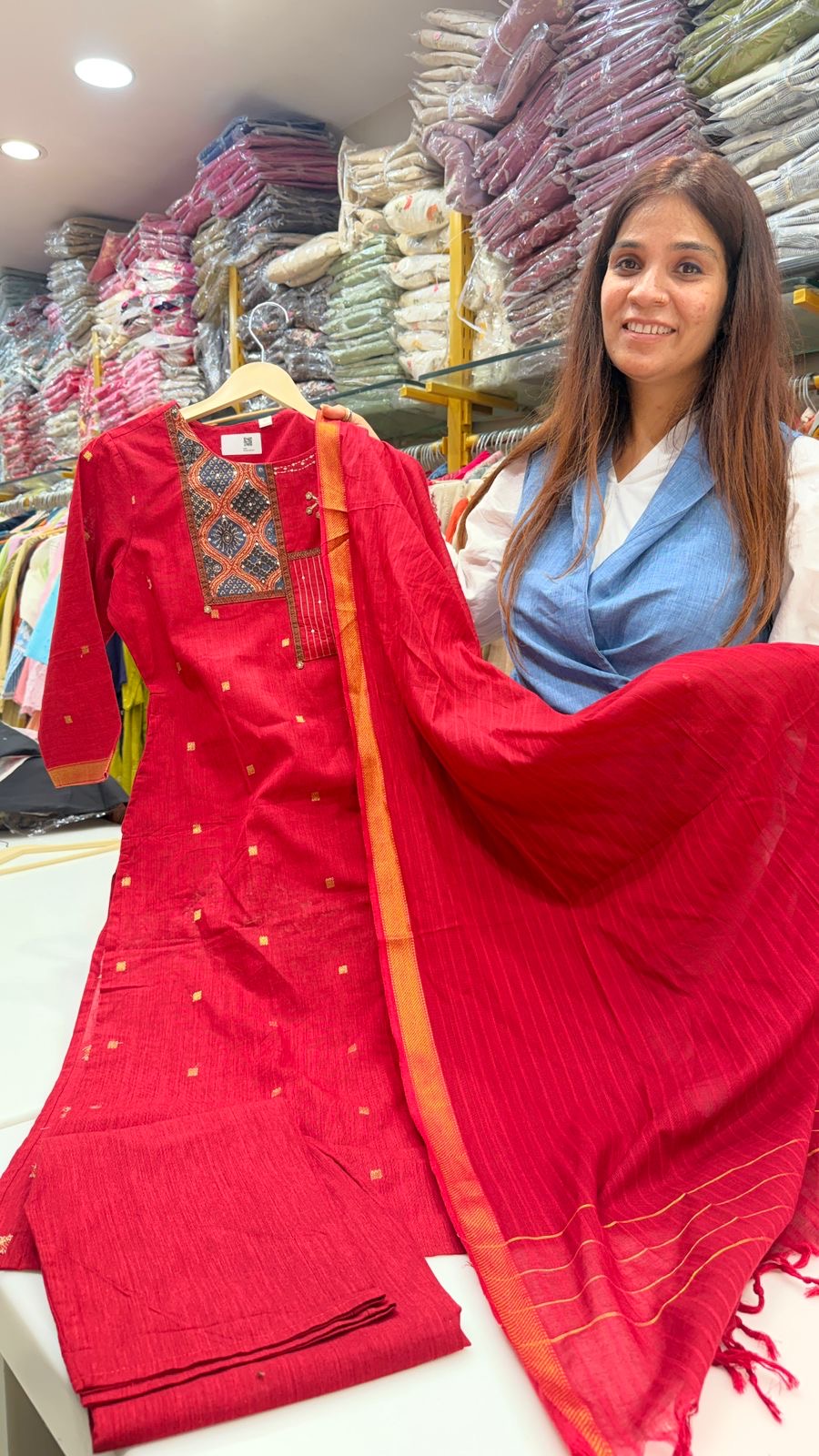 Everyday Luxe – Black & Red Handloom