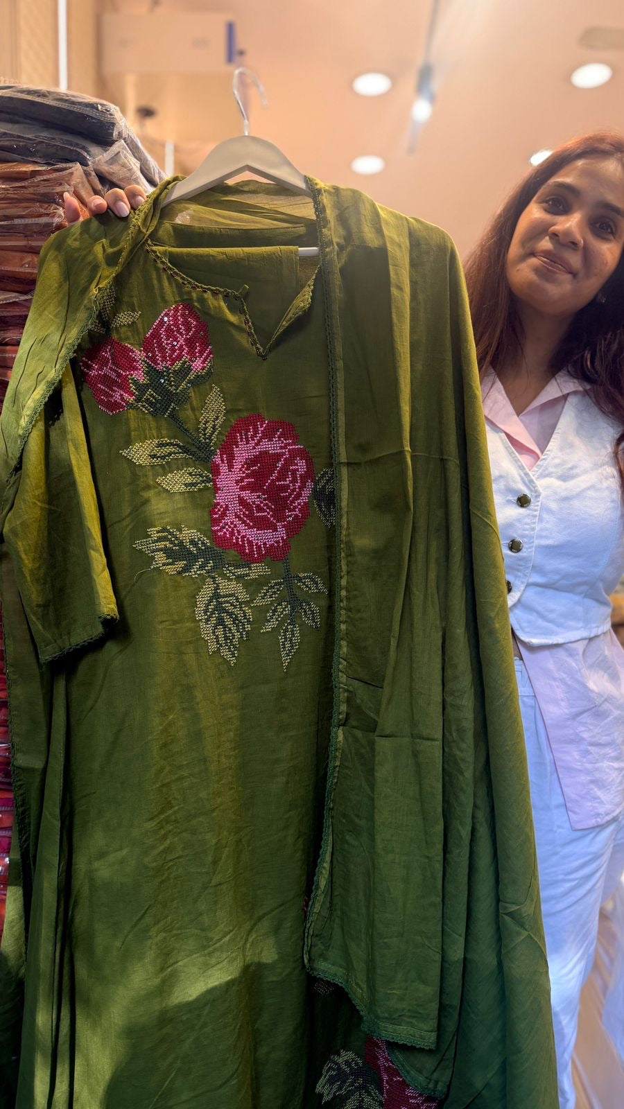 Olive Garden Embroidered Set