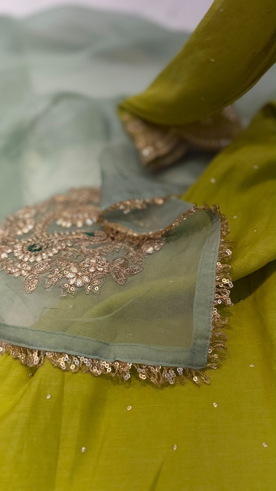 The Peacock Counterpoint – Mul Chanderi Suit Set