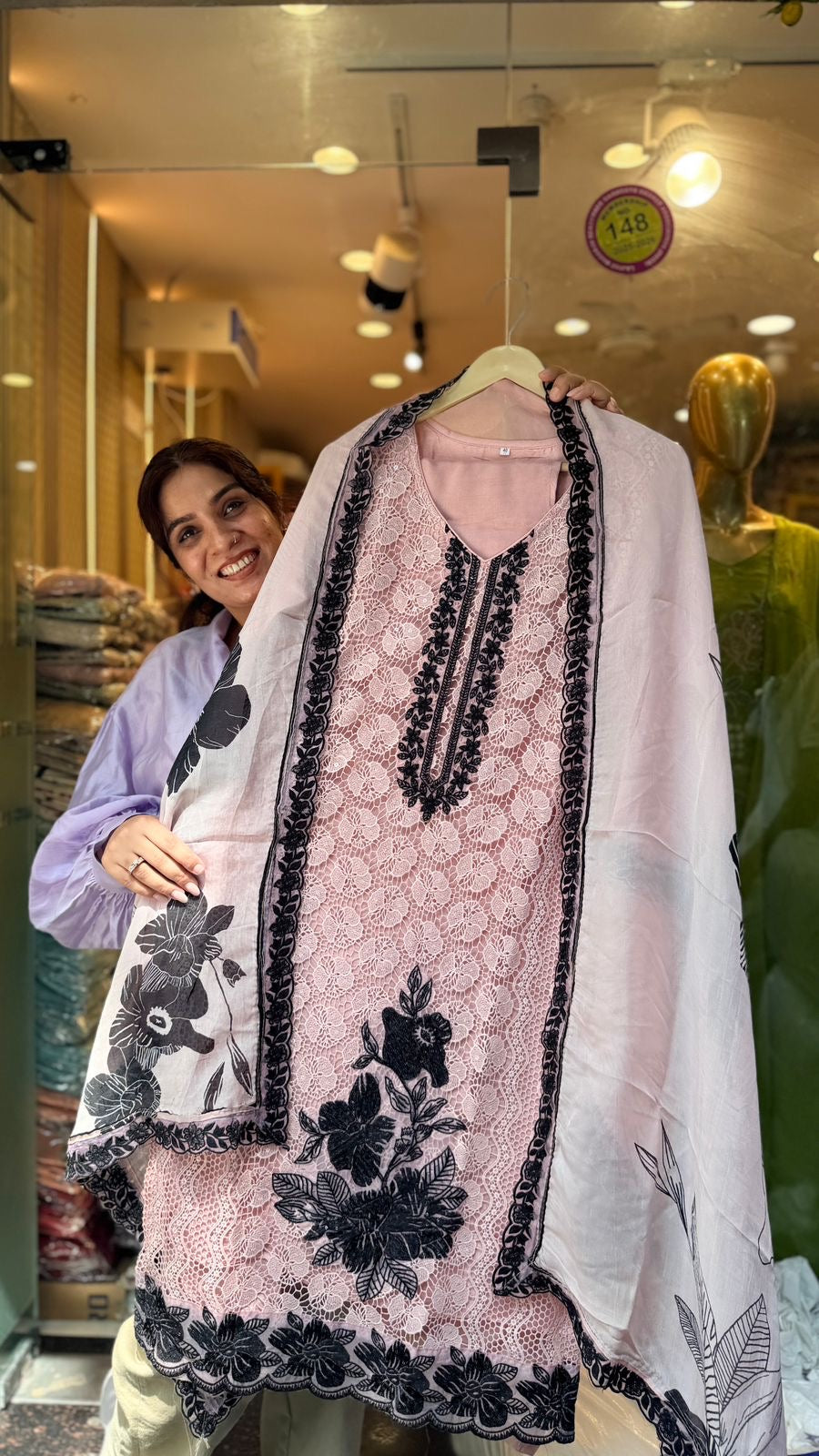 Nazaakat Noir ~ Karachi Luxe