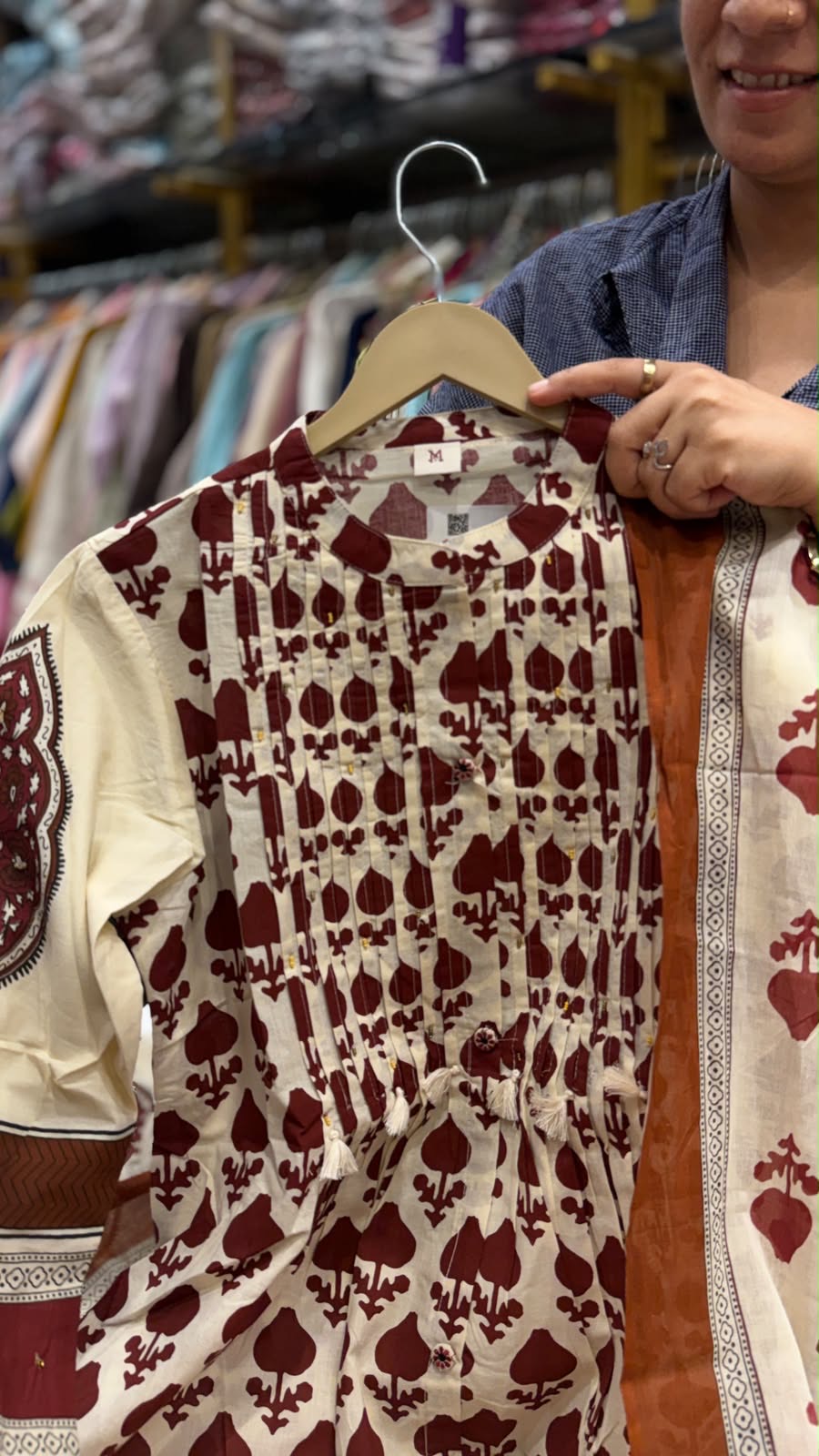 — The Classic Royal Motif Edit —