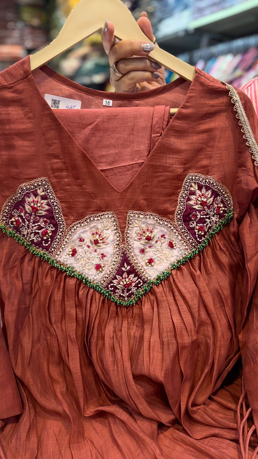 The Embroidered Arc – Mul Chanderi Suit Set