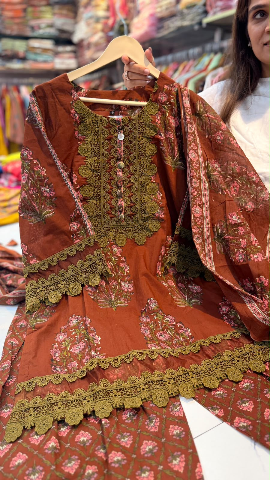 Framed in Lace – Karachi Tales in Faarsi Salwar