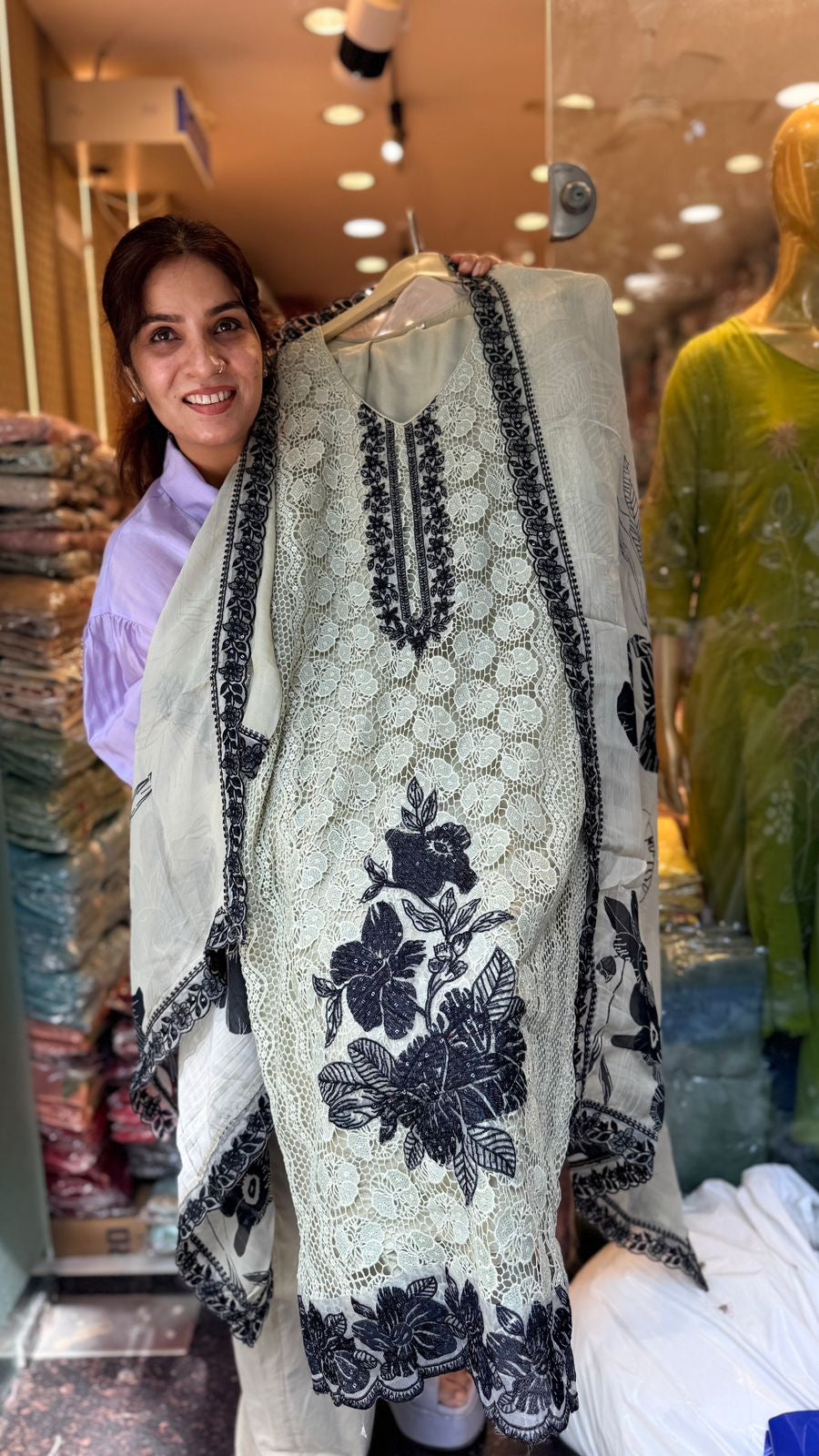 Nazaakat Noir ~ Karachi Luxe