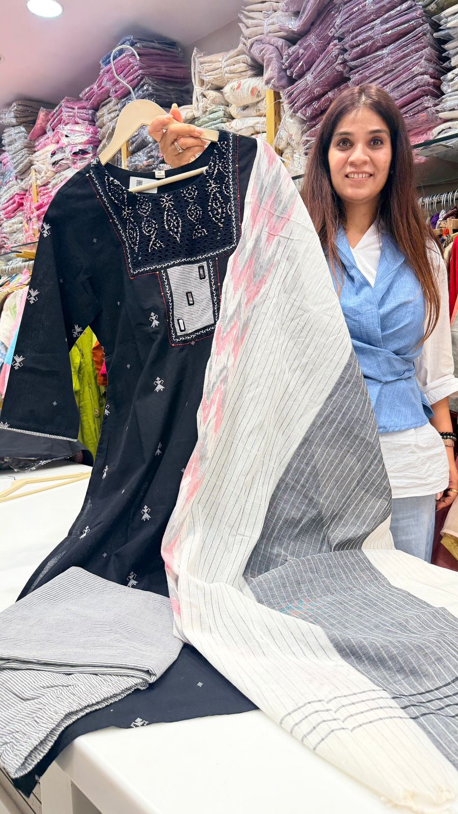 Everyday Luxe – Black & Red Handloom