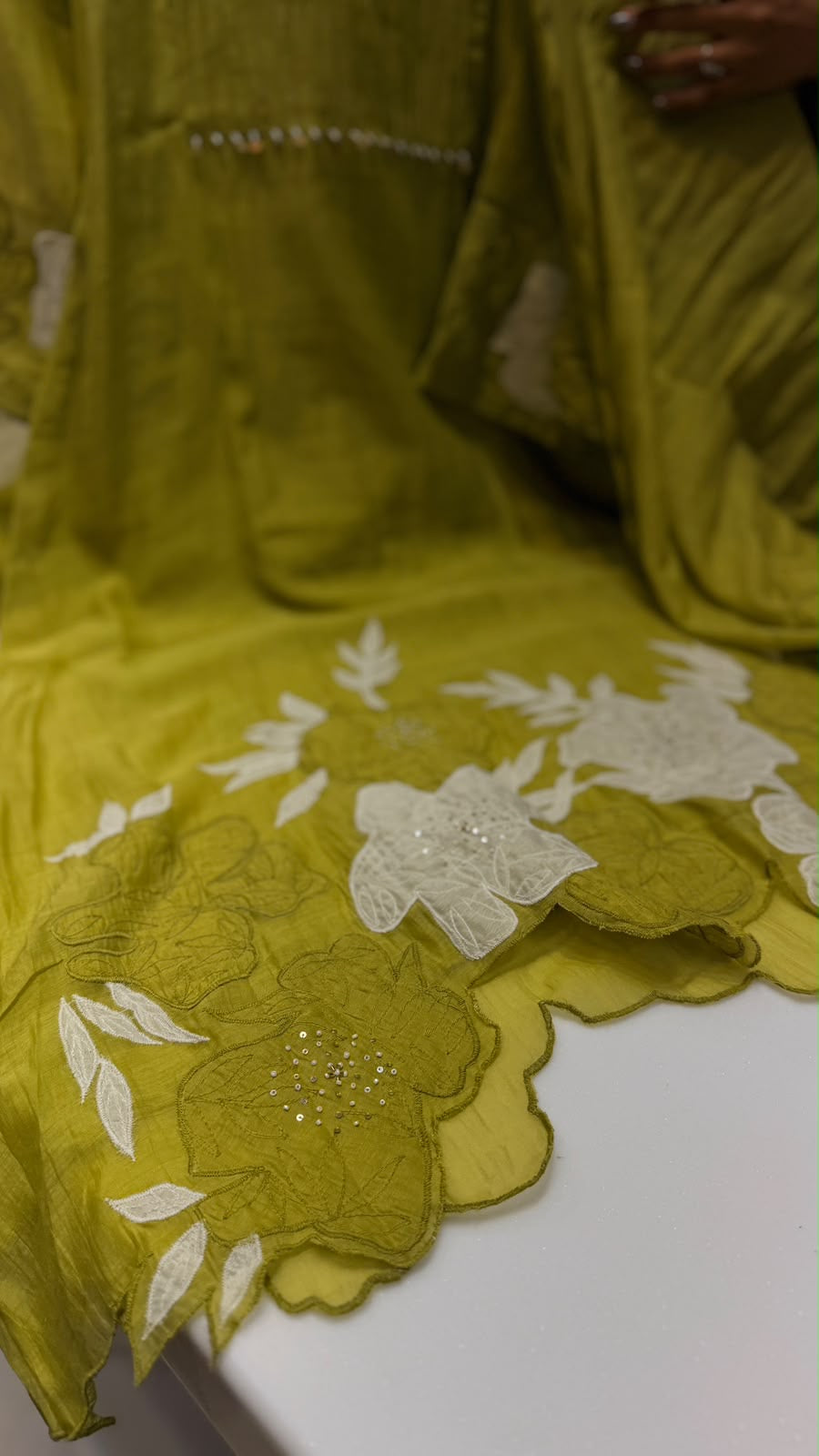 Petals, Perfectly Placed – Mul Chanderi Suit Set ⭐