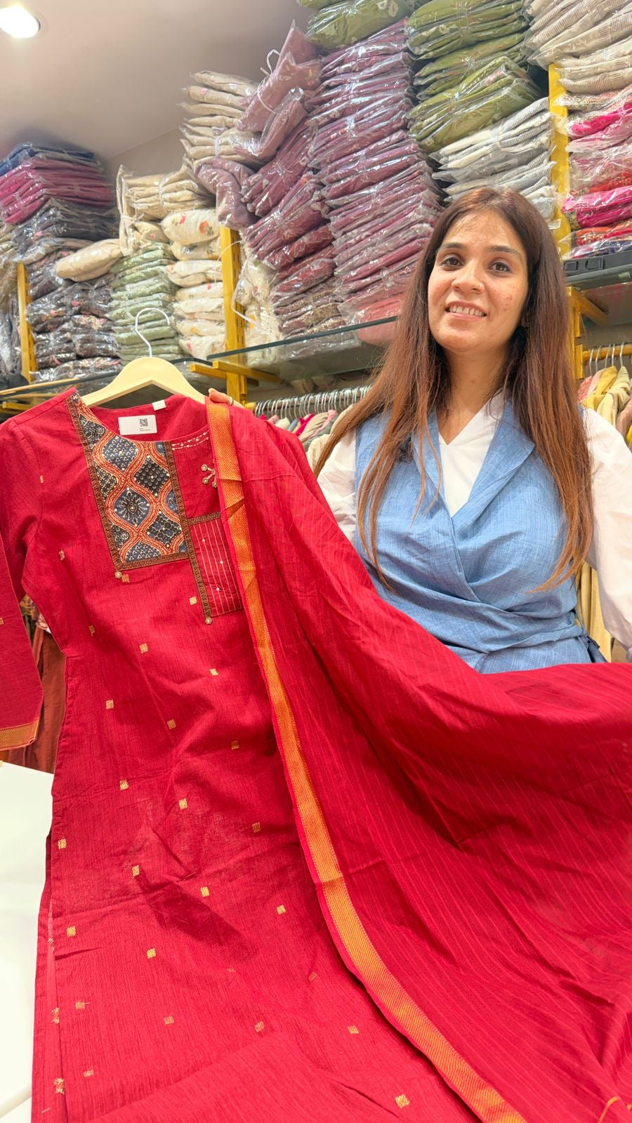 Everyday Luxe – Black & Red Handloom