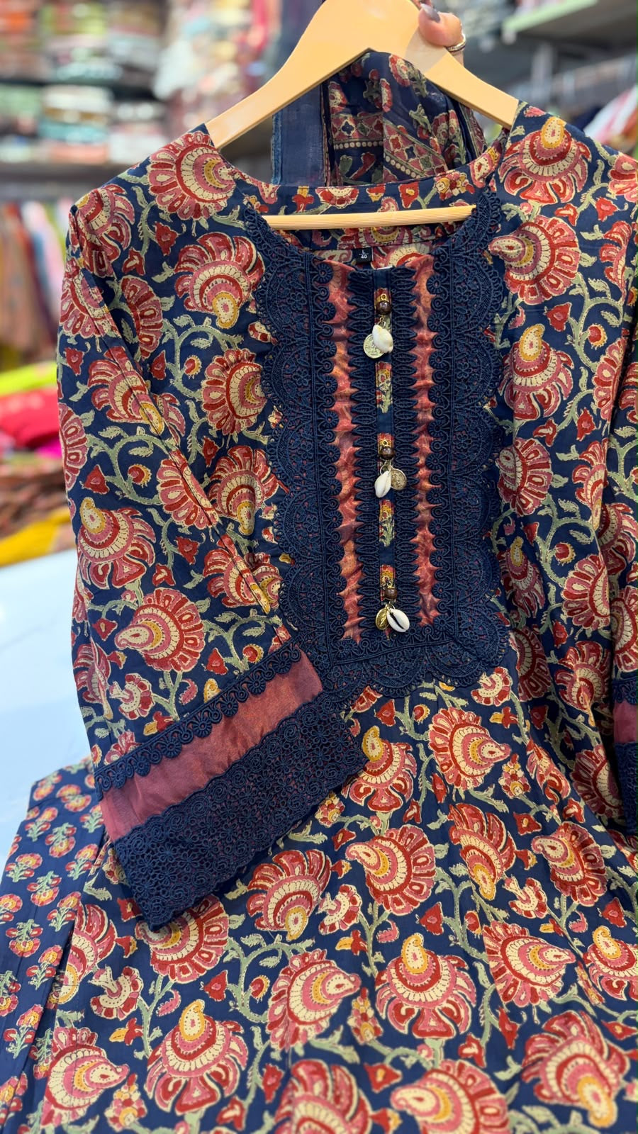Framed in Lace – Karachi Tales in Faarsi Salwar