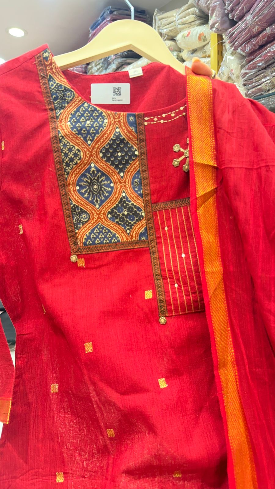 Everyday Luxe – Black & Red Handloom