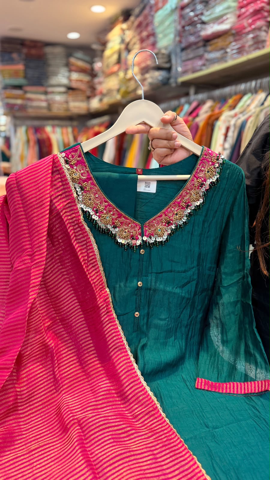 A Beautiful Clash of Colours – Festive Suit Set ✨