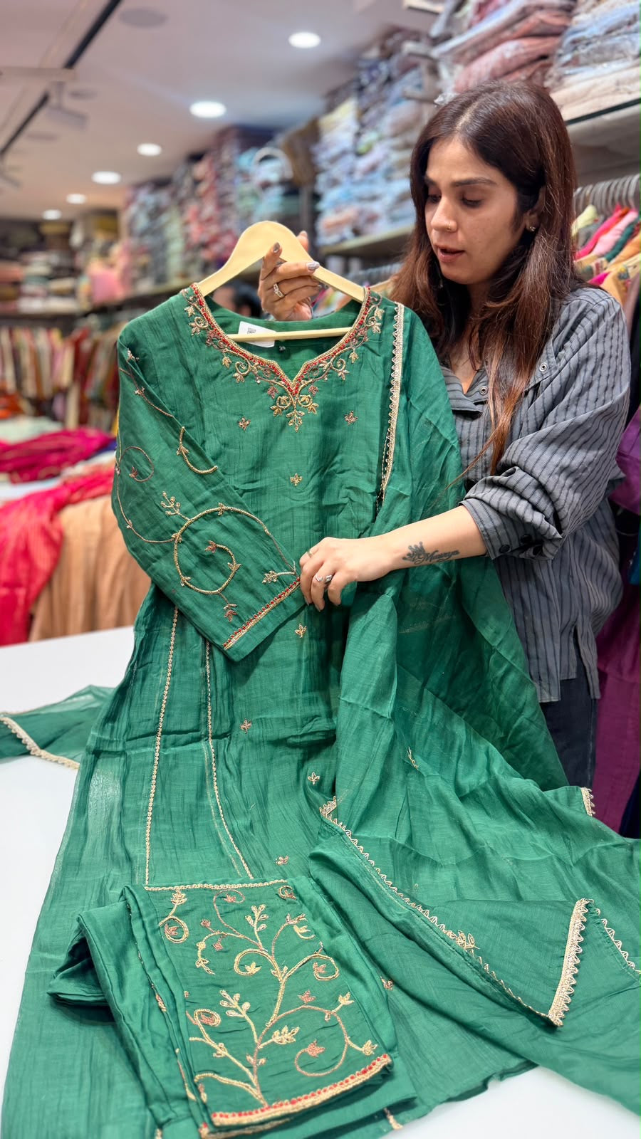 The Art of Opulence – Super Luxury Mul Chanderi Suit Set ⭐