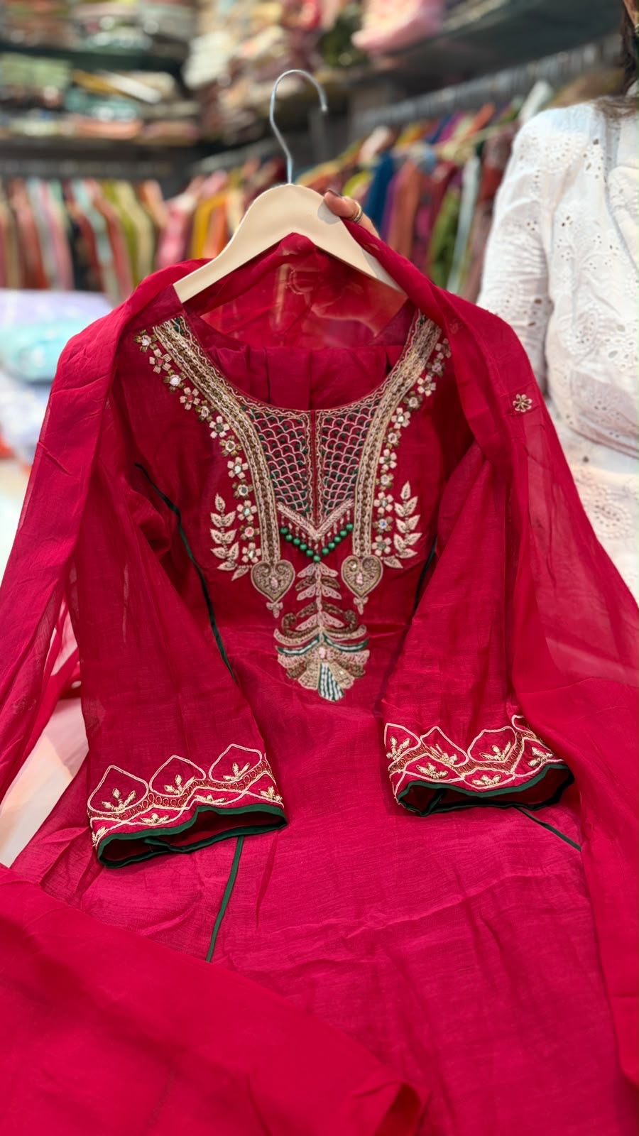 The Jewel Motif – Mul Chanderi Luxe