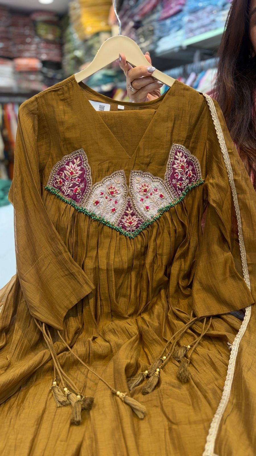 The Embroidered Arc – Mul Chanderi Suit Set