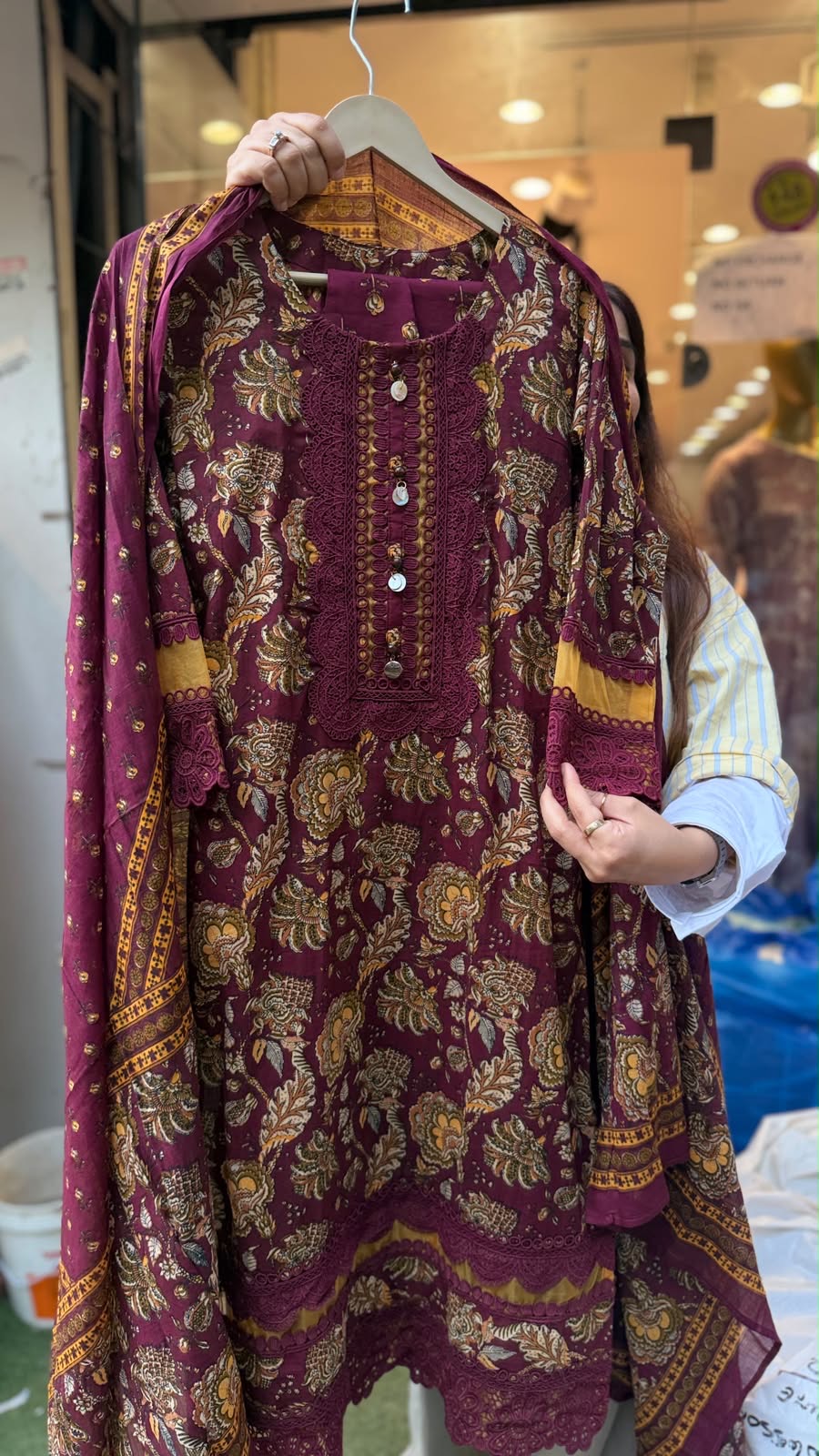 Bazaar  “de Lahore” -  The Karachi Atelier