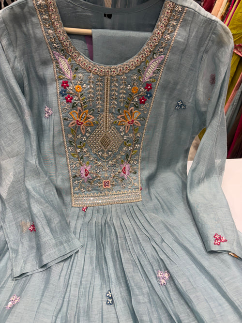 Where Florals Find Their Form – Embroidered Mul Chanderi