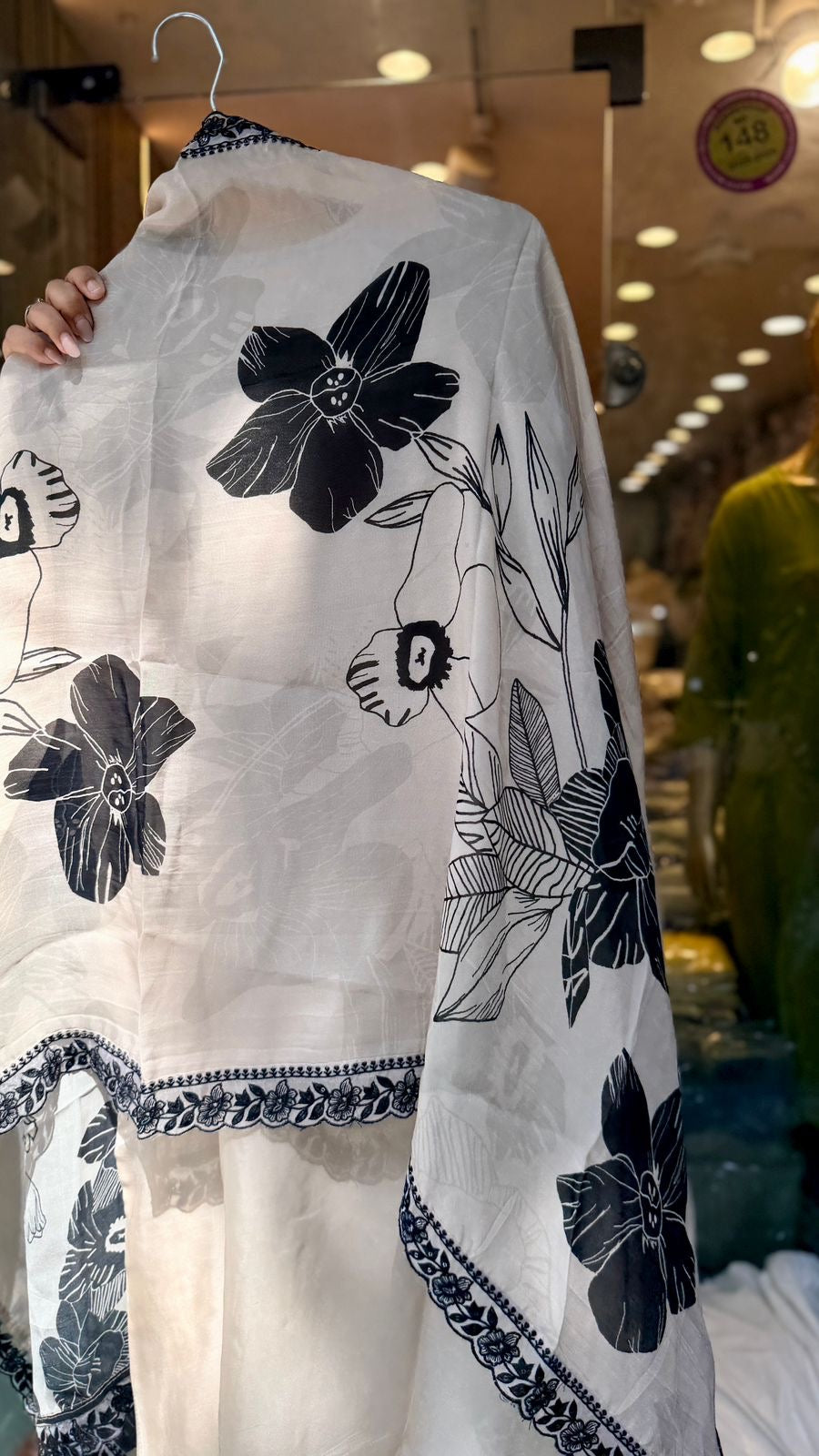 Nazaakat Noir ~ Karachi Luxe