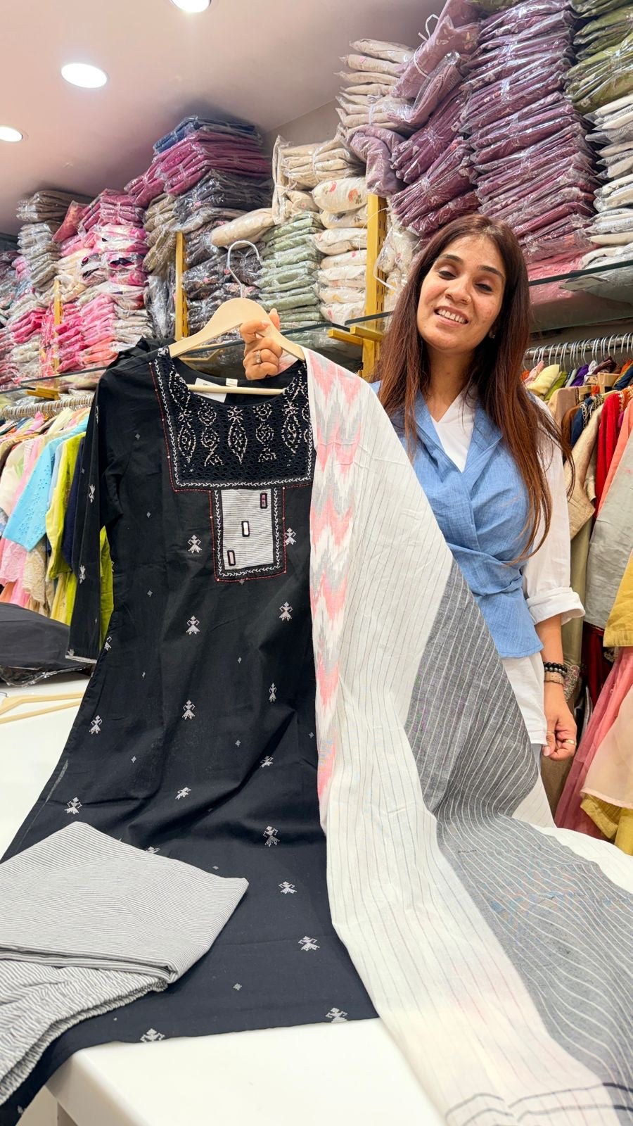 Everyday Luxe – Black & Red Handloom