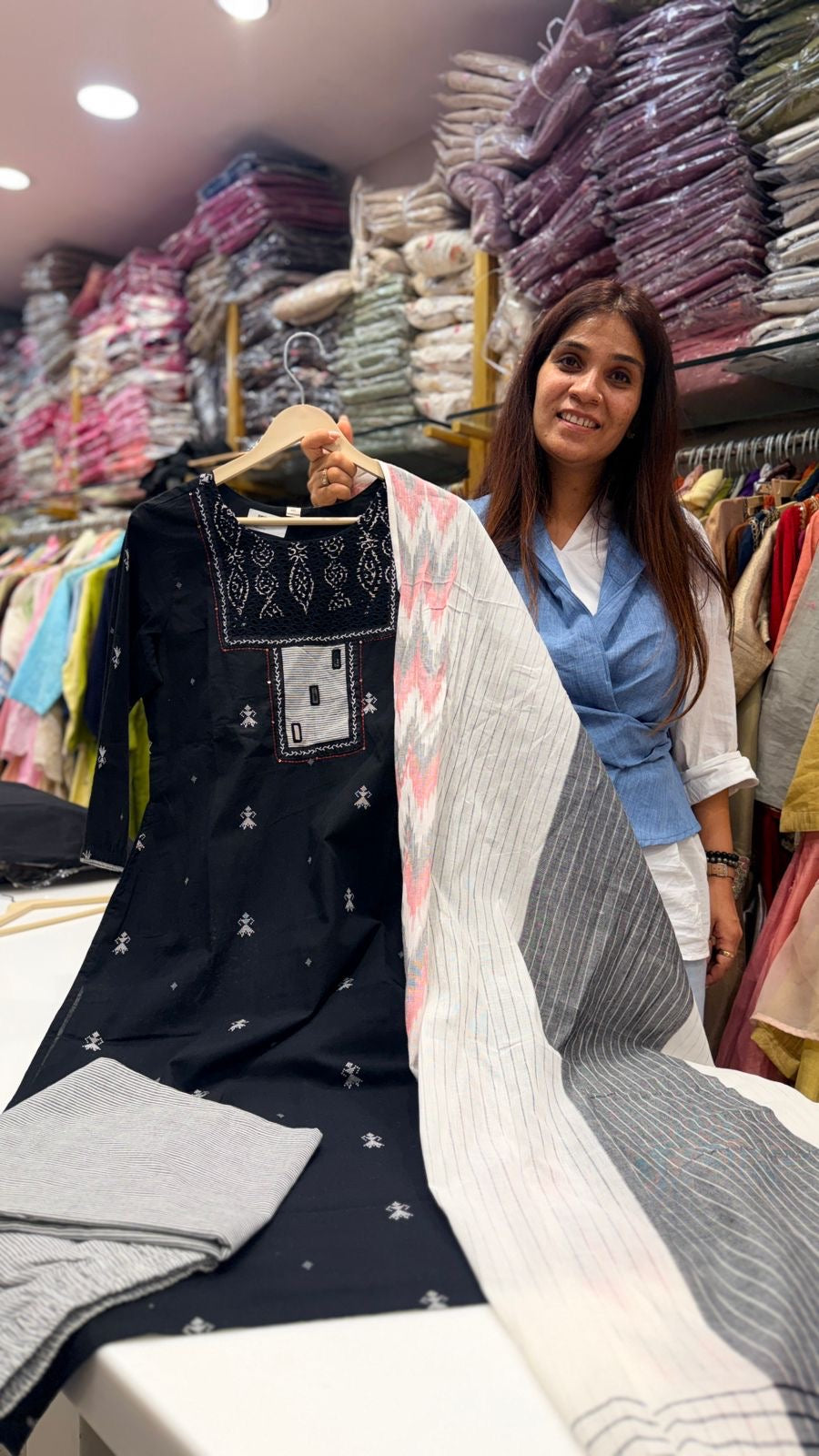 Everyday Luxe – Black & Red Handloom