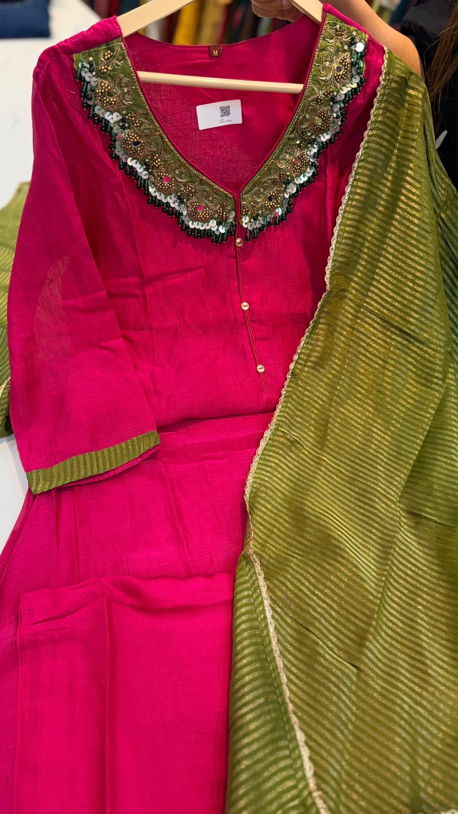A Beautiful Clash of Colours – Festive Suit Set ✨