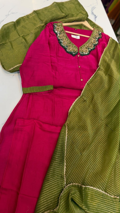 A Beautiful Clash of Colours – Festive Suit Set ✨