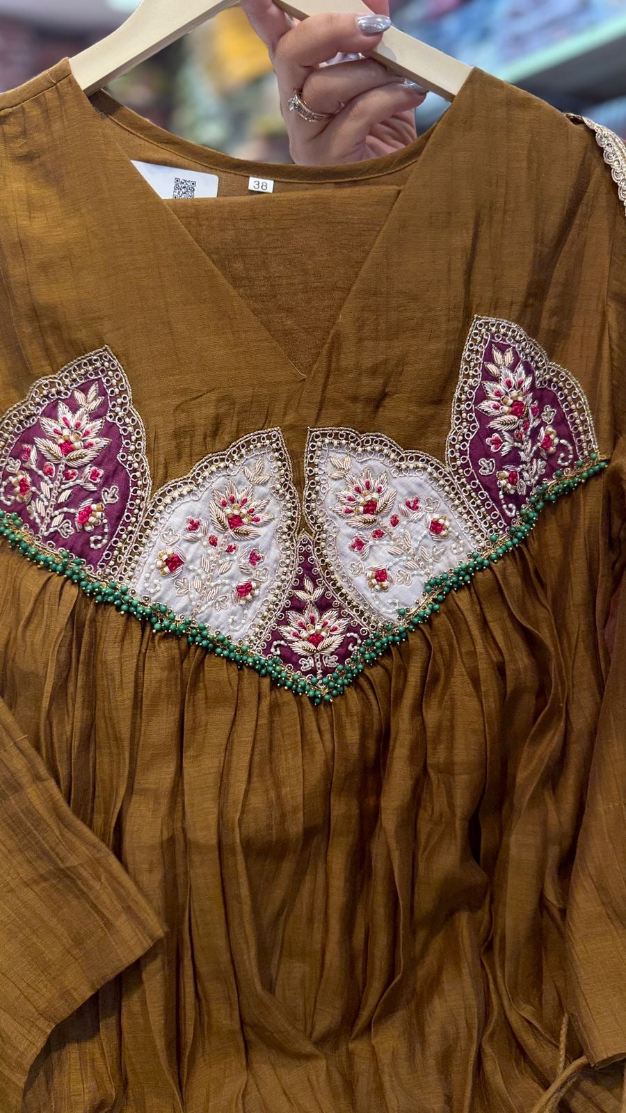 The Embroidered Arc – Mul Chanderi Suit Set