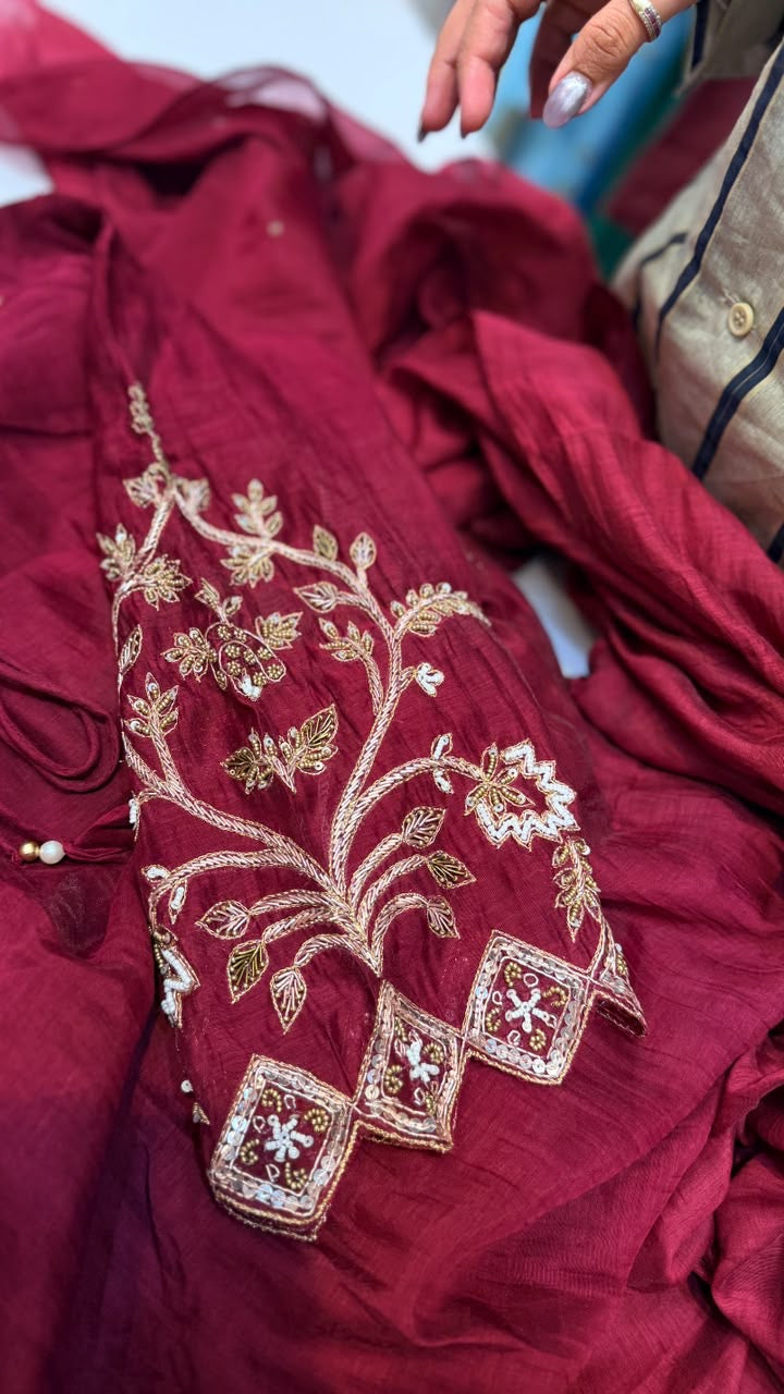 Goldwork in Motion – Mul Chanderi Suit Set