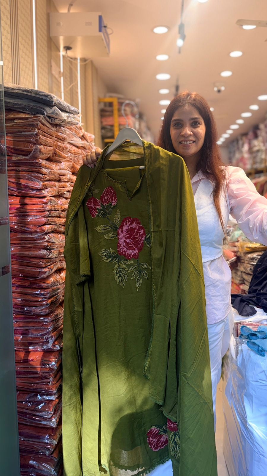 Olive Garden Embroidered Set