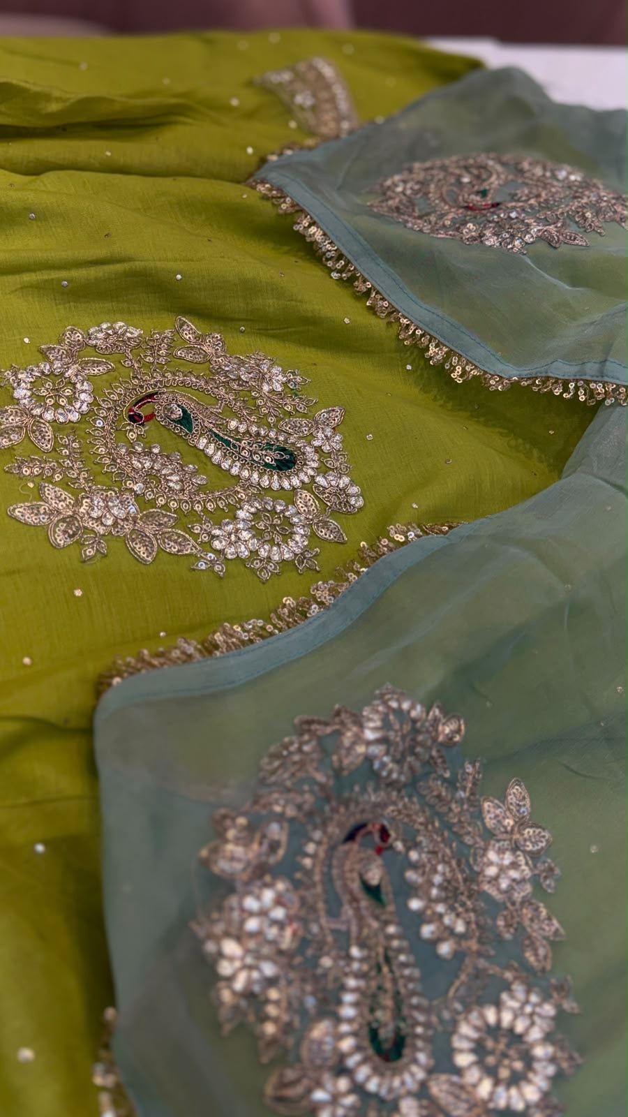 The Peacock Counterpoint – Mul Chanderi Suit Set