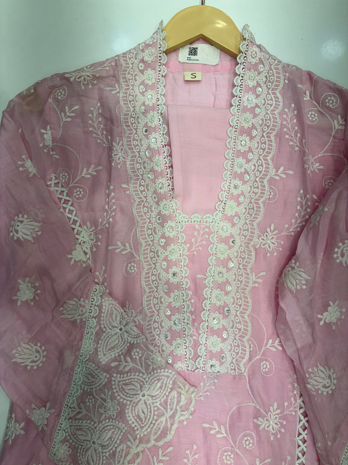 Blush Meets Ivory – Chikankari Straight Suit Set ⭐