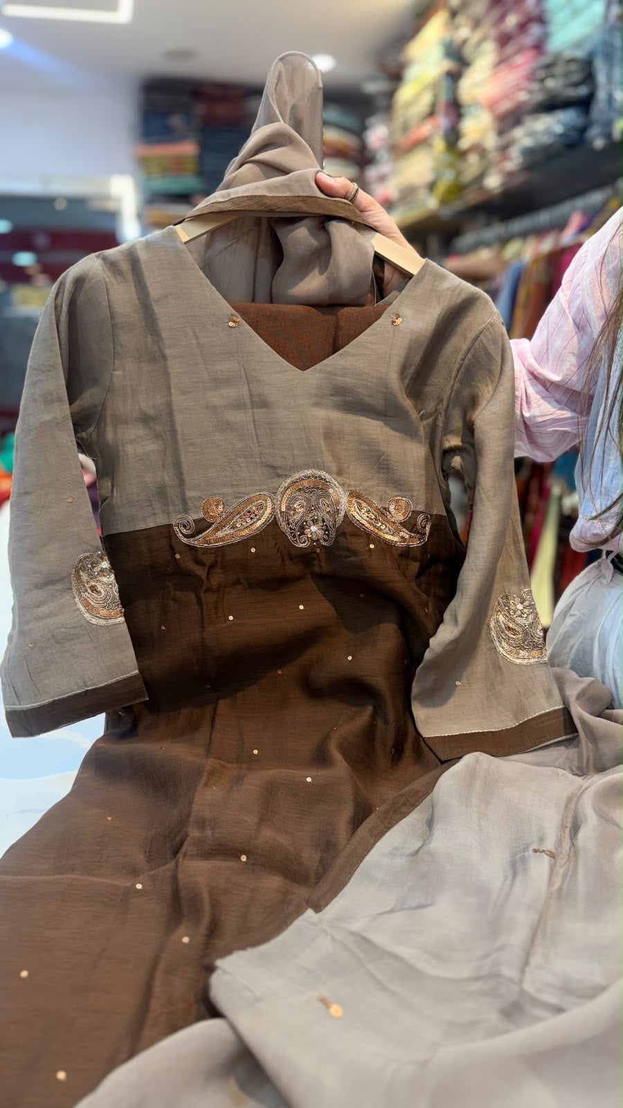 Where Colours Meet in Gold – Mul Chanderi Suit Set ✨