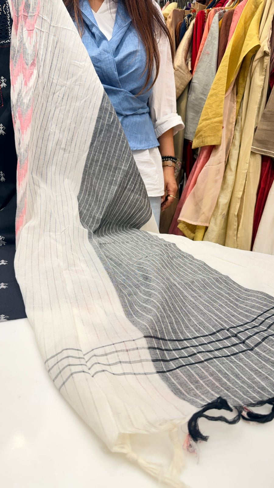 Everyday Luxe – Black & Red Handloom