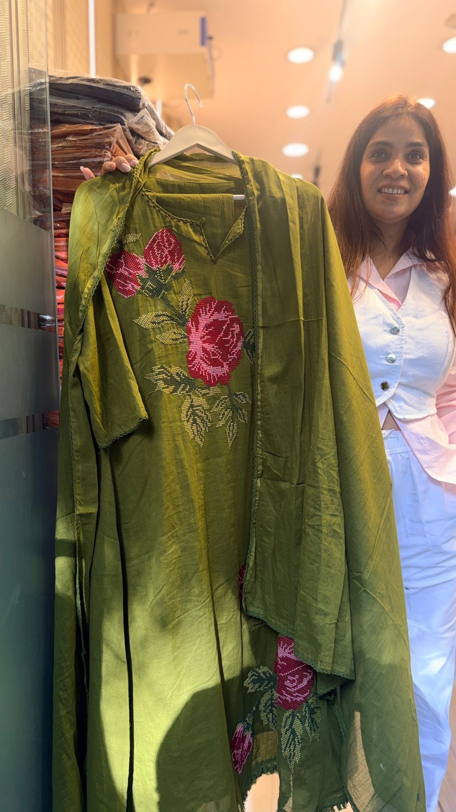 Olive Garden Embroidered Set