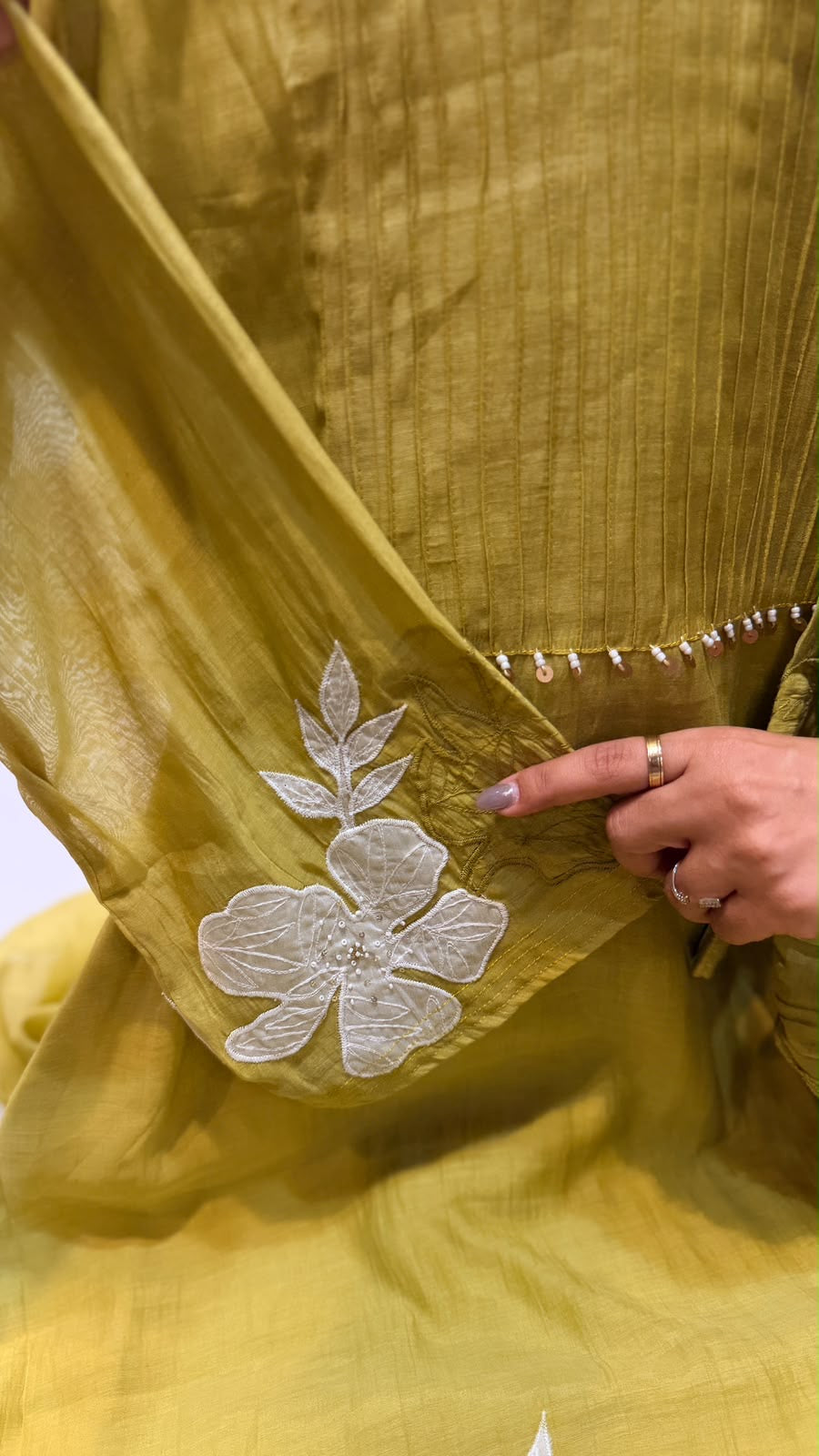 Petals, Perfectly Placed – Mul Chanderi Suit Set ⭐