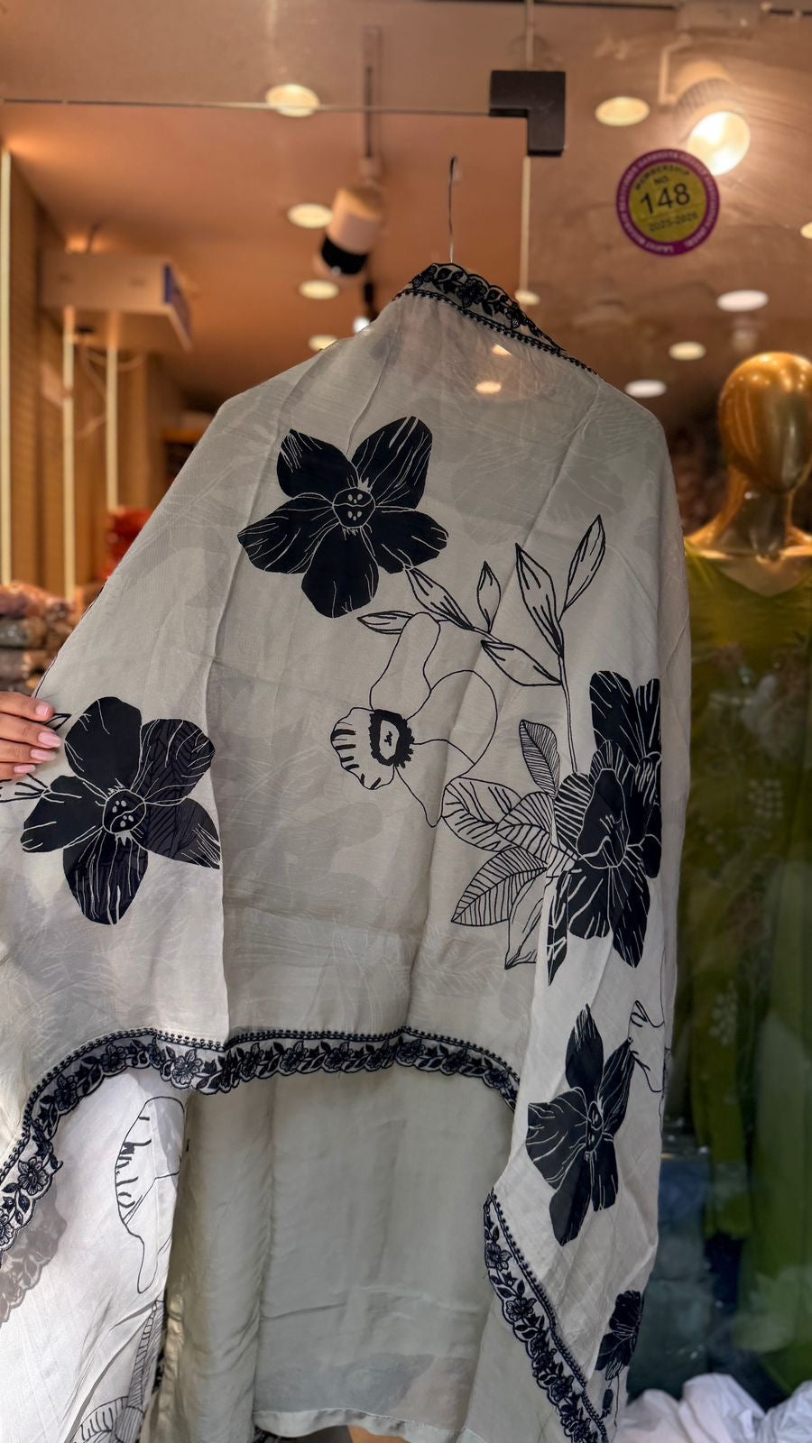 Nazaakat Noir ~ Karachi Luxe