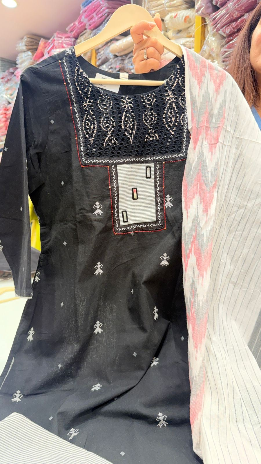 Everyday Luxe – Black & Red Handloom