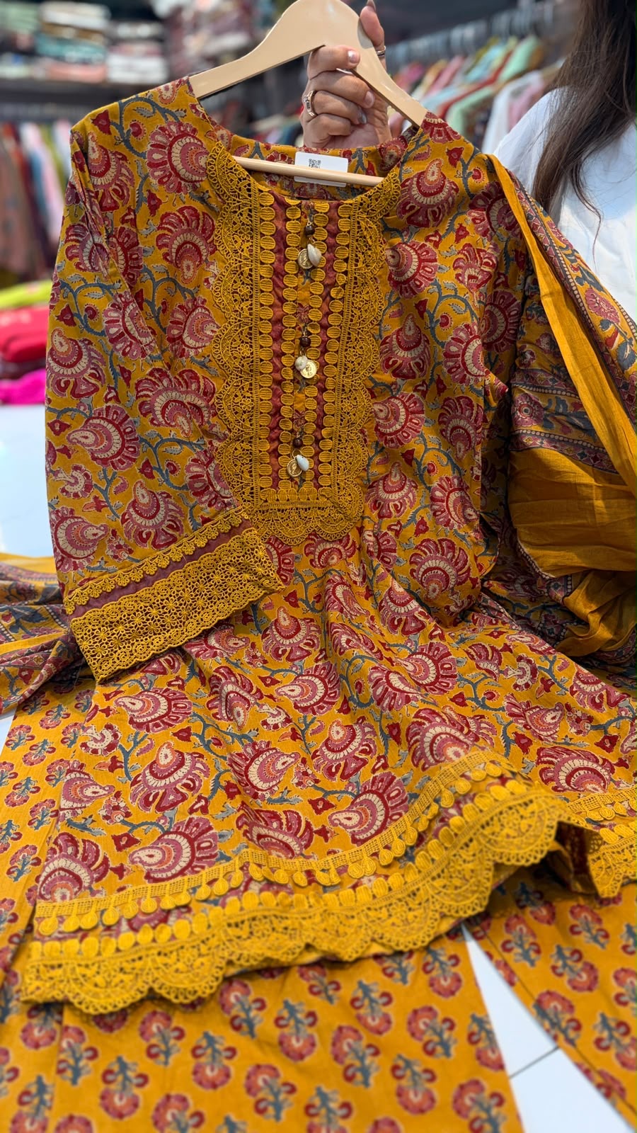 Framed in Lace – Karachi Tales in Faarsi Salwar