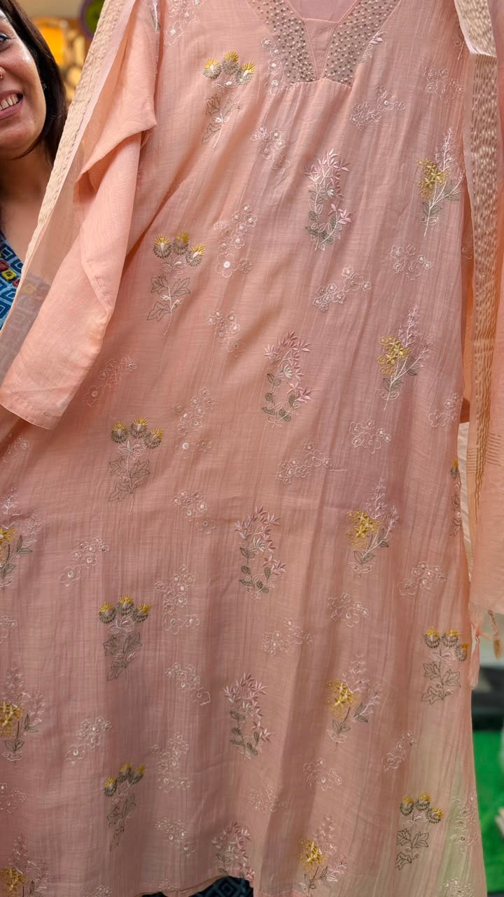 Between Petals & Light ⭐ - Mul Chanderi Love