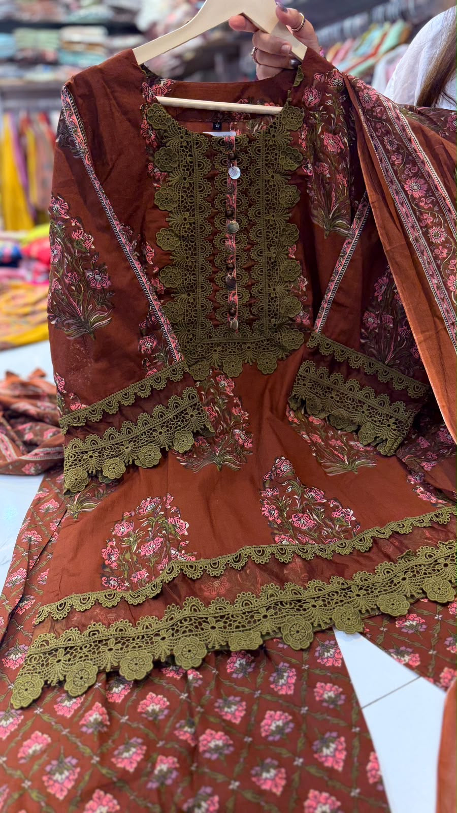Framed in Lace – Karachi Tales in Faarsi Salwar