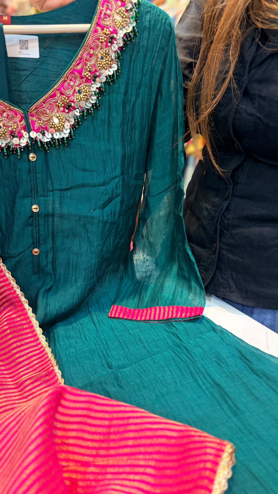 A Beautiful Clash of Colours – Festive Suit Set ✨