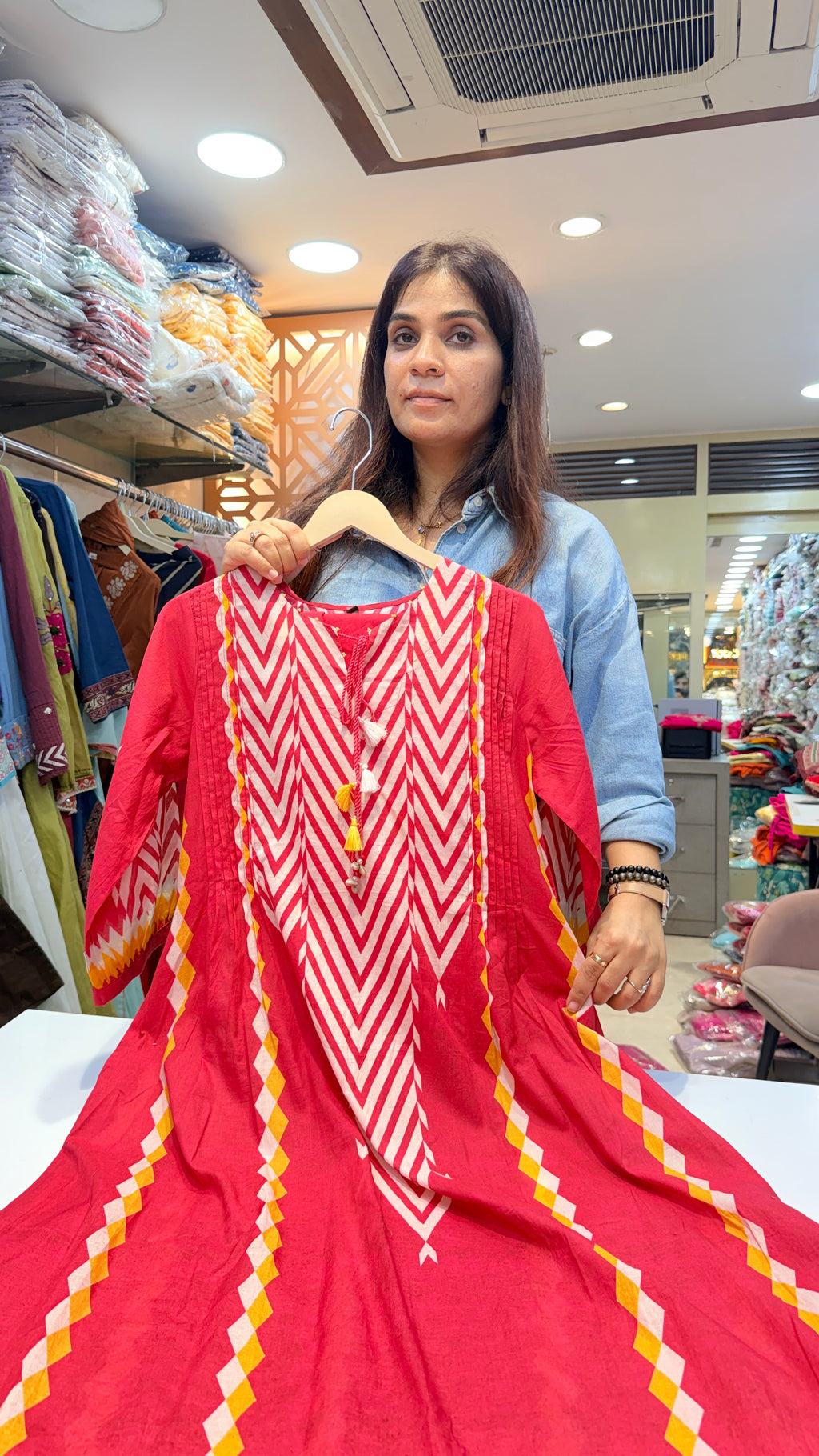 Red Chevron Printed Kurta Pant with Tassel Tie-Up Neck