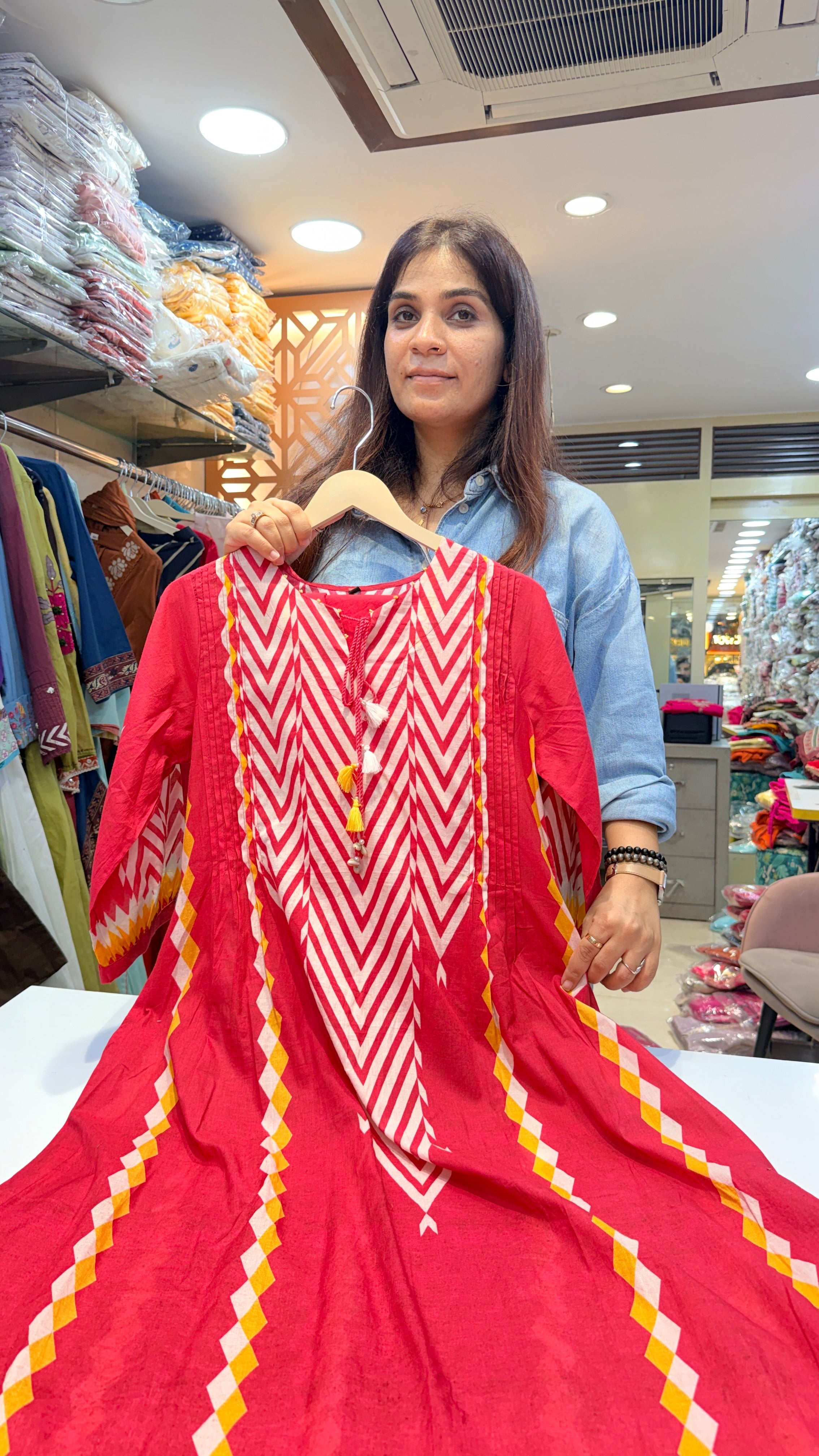 Red Chevron Printed Kurta Pant with Tassel Tie-Up Neck